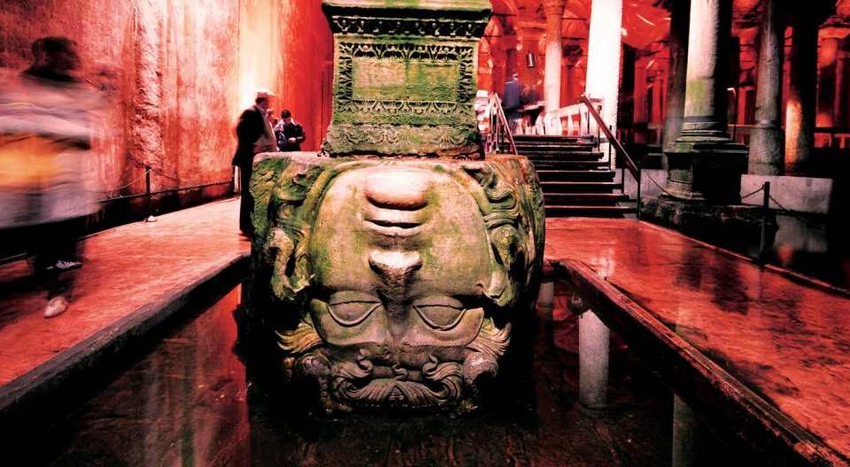 Basilica Cistern - tempat menarik lagi bersejarah di istanbul turki