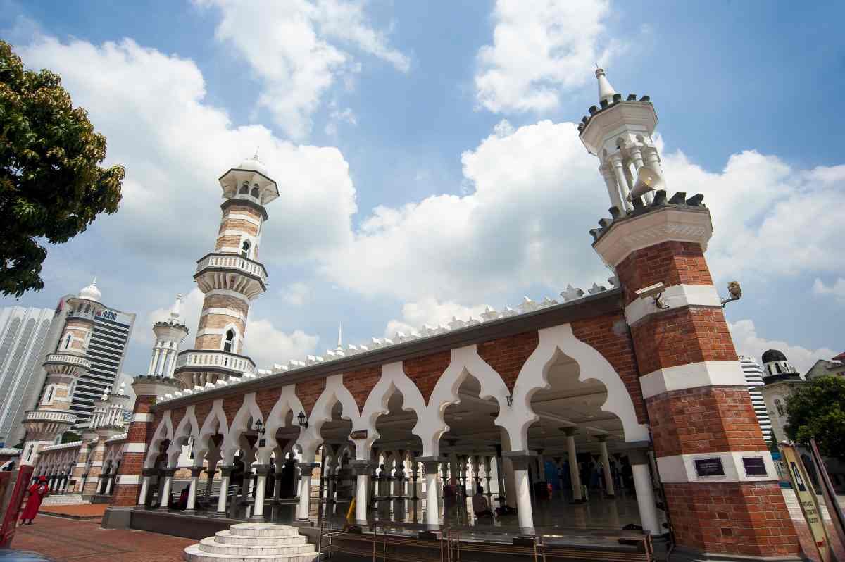Sejarah + Gambar Masjid Jamek Kuala Lumpur + Tips & Peta Lokasi