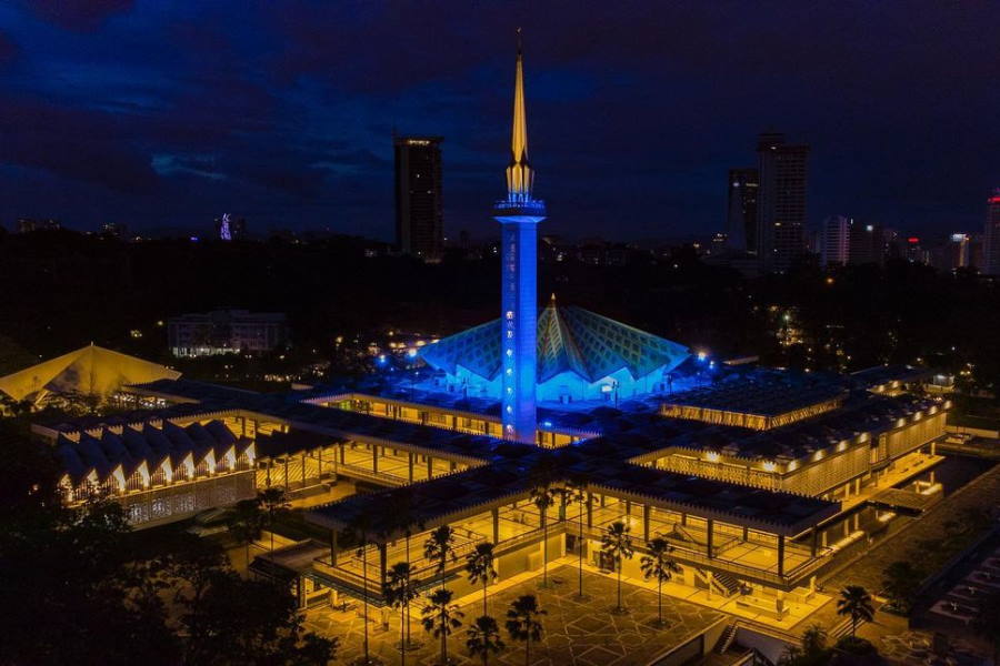 masjid negara waktu malam 