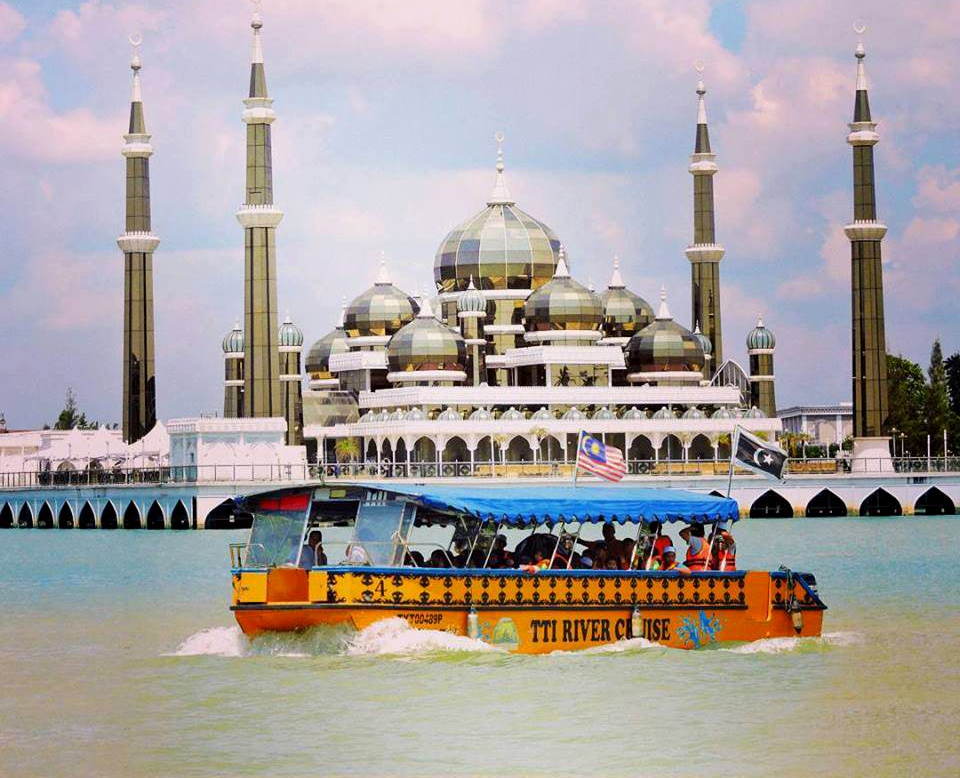 river cruise taman tamadun islam