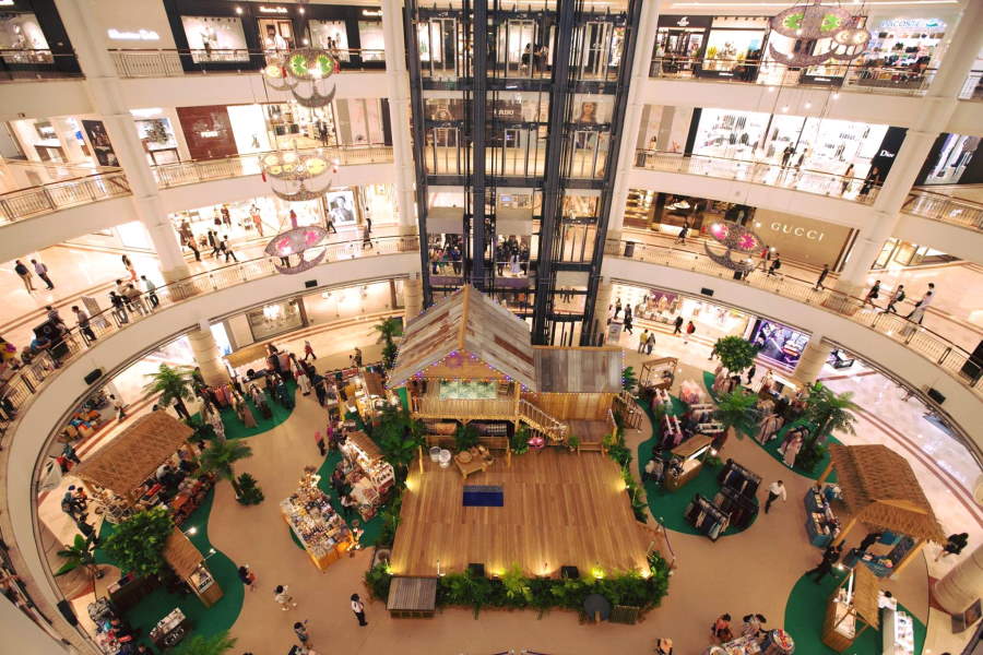 suasana dalam mall suria klcc