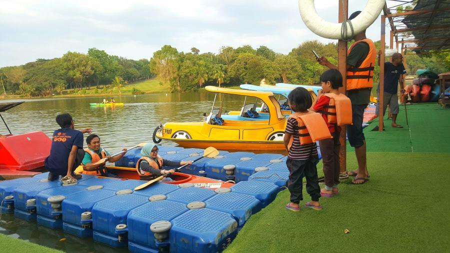 eboat di tasik air keroh melaka dengan redtma adventure urban park