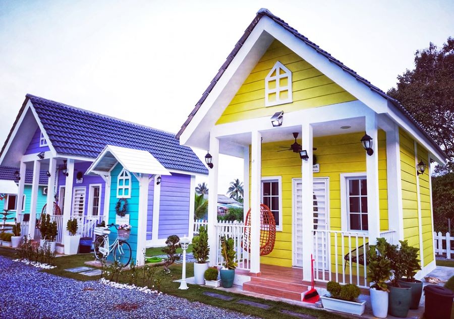 Teluk kemang casa warna warni Chalet Depan