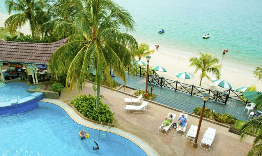 hotel flamingo by the beach ini antara hotel best di penang yang ada kolam renang dan dekat dengan georgetown
