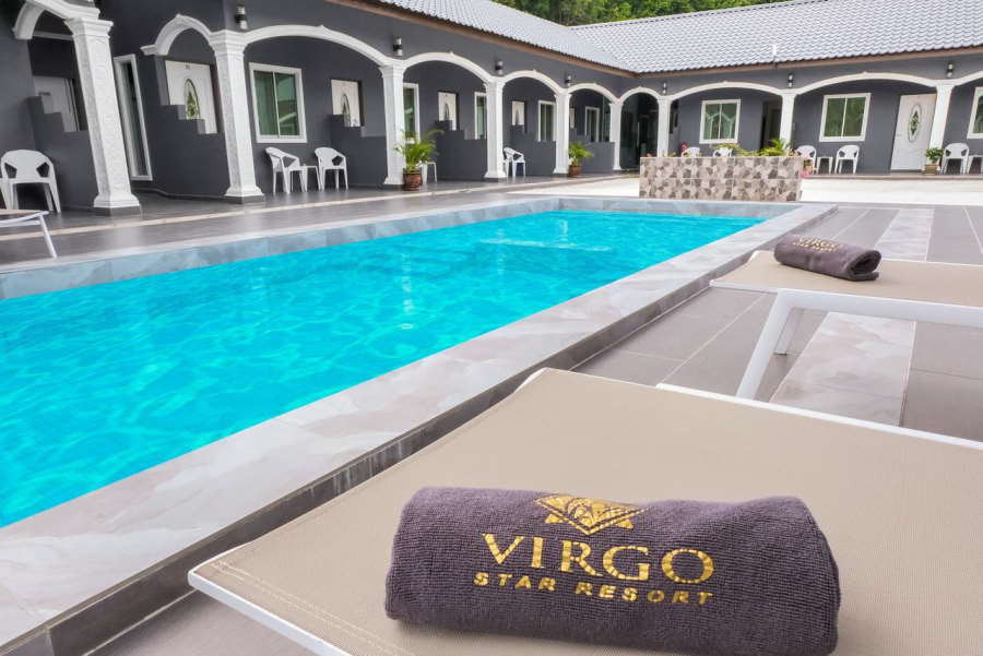 swimming pool di virgo star langkawi ada di depan pintu bilik