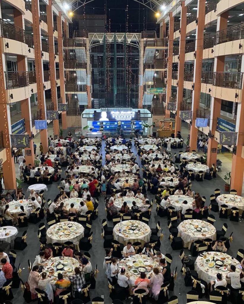 suasana tempat makan di pak andi