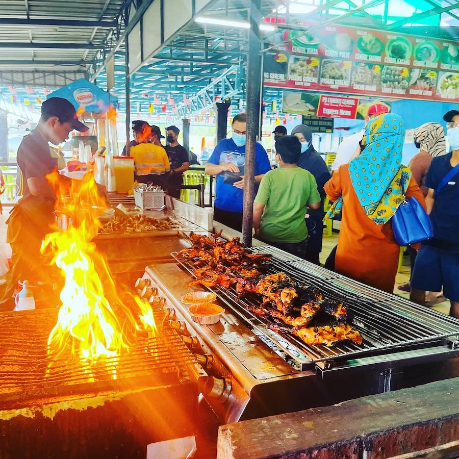 ayam bakar unutk lunch di PD famous coconut shake