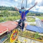 adventure xtreme park basikal seorang lelaki sedang menaiki basikal di atas udara di adventure xtreme park langkawi