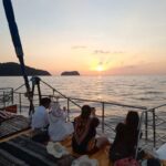 antara tempat menarik di langkawi utk honeymoon ialah menaiki bot utk sunset cruise langkawi