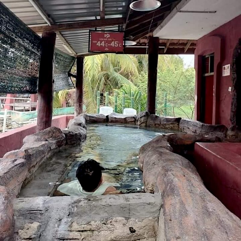 kolam air panas jasin