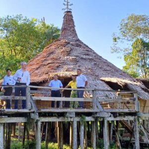 kampung budaya sarawak rumah etnik