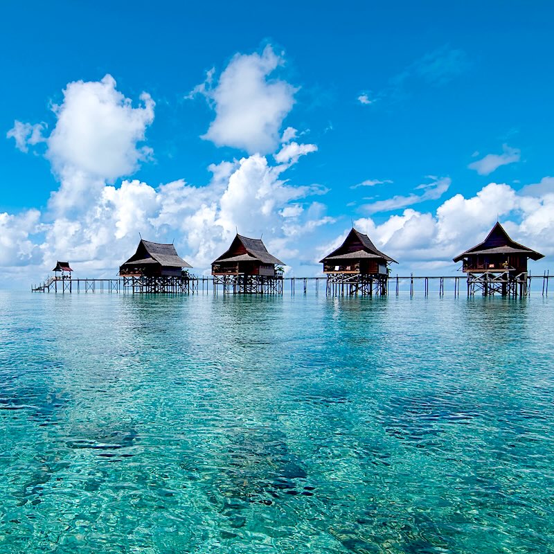 penginapan atas air di pulau kapalai sempoerna sabah