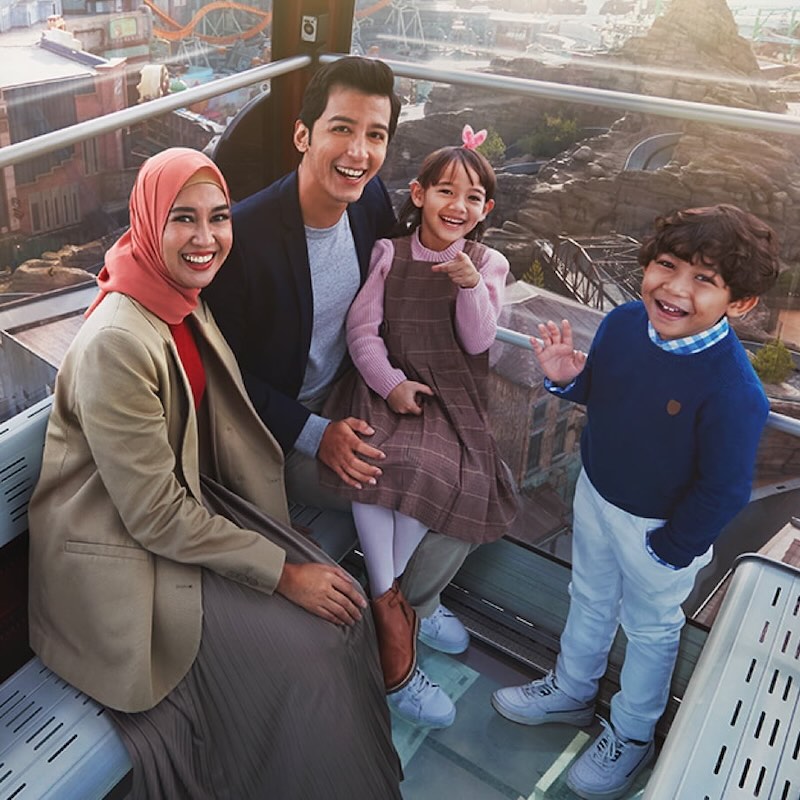 keluarga di dalam kereta kabel awana skyway di genting highlands